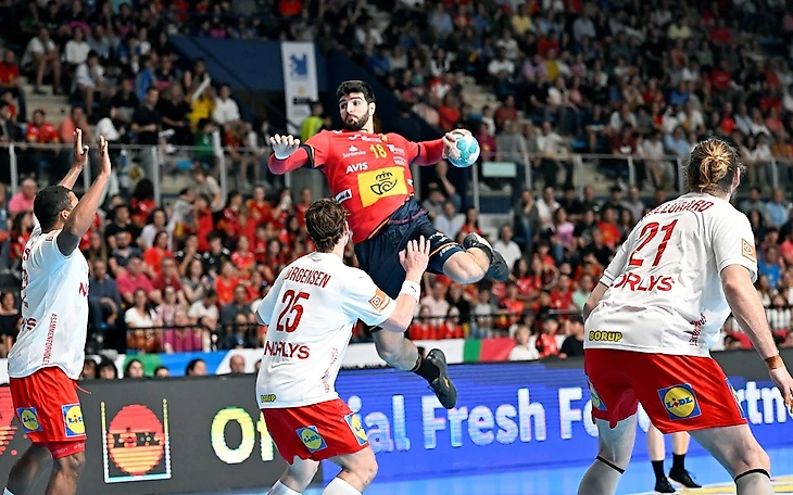 EHF Euro Cup. "Датский динамит" вновь взорвался. Команда Якобсена увела трофей из-под носа шведов, изображение №2