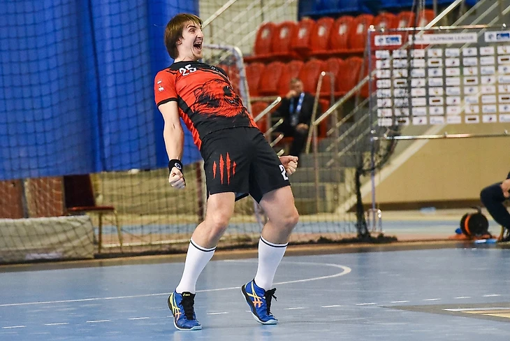 Olimpbet Cуперлига. Виктор Зайцев: &quot;В футболе был вратарём. В гандболе тоже в &quot;рамке&quot; попробовал…&quot;, изображение №2