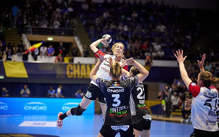 Лига чемпионов. Ошибка Аморим, гол-фантом Ингстад, победа "Эсбьерга" и конец сказки "Крима", изображение №5