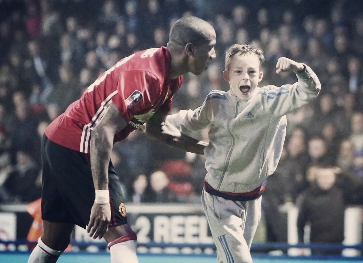 Эшли Янг, Манчестер Юнайтед, болельщики