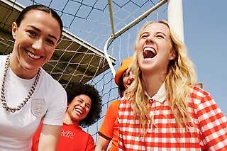 Elle UK и Nike запустили кампанию «Игра для всех»: она приурочена к чемпионату Европы по футболу среди женщин