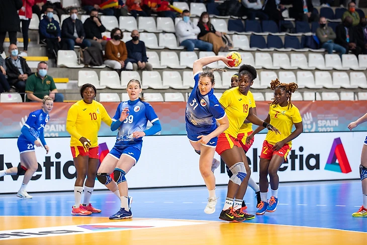 ЧМ-2021. Победный дебют сборной России: нервное напряжение на старте и парад улыбок на финише, изображение №1