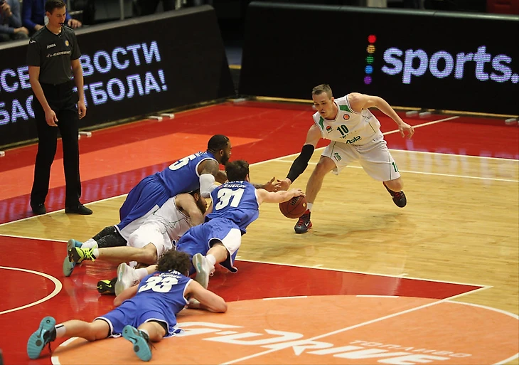 22.03.2015. Россия, Санкт-Петербург, Концертно-спортивный комплекс «Сибур Арена». Единая Лига ВТБ 2014/2015, баскетбольный матч БК «Зенит» — УНИКС.