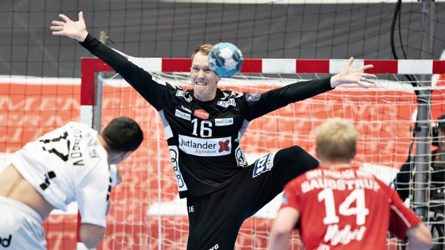 Лига чемпионов. Ничего, что могло удивить. У грани приличий, а где — и за ней…, изображение №3