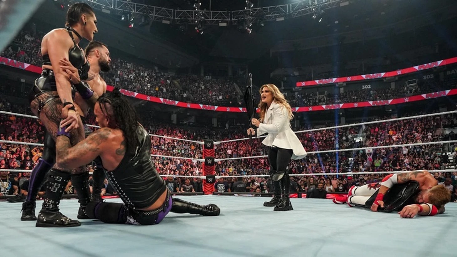 Обзор WWE Monday Night RAW 22.08.2022, изображение №28