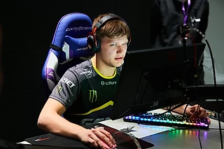 S1MPLE ПОЛУЧИЛ СВОЮ ПЕРВУЮ НАГРАДУ В 2021 ГОДУ