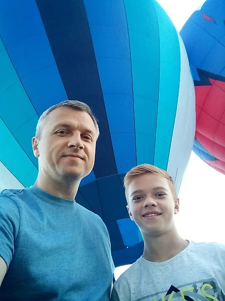 Сергей с сыном Максимом, который также участвует в организационном процессе, подготавливая видеоматериалы турнира