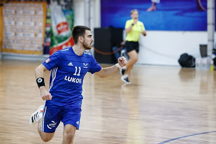 Оле, "Лукойл"! Директор "Виктора" Иван Фиев: "Даже не знаю, как мы продержались эти десять месяцев…", изображение №2