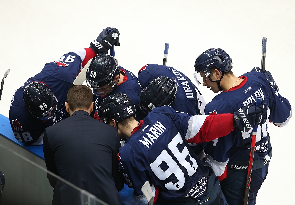 Мы разобрали шайбы в ворота «Торпедо» от команды Разина. Штабу Немировски срочно нужен защитник оборонительного плана