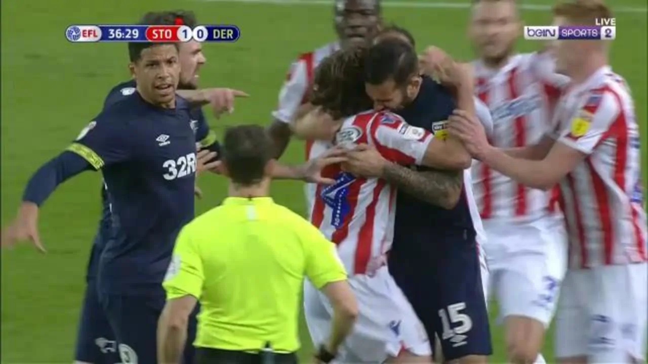 Дичь из чемпионшипа: игрок «Дерби Каунти» укусил Джо Аллена