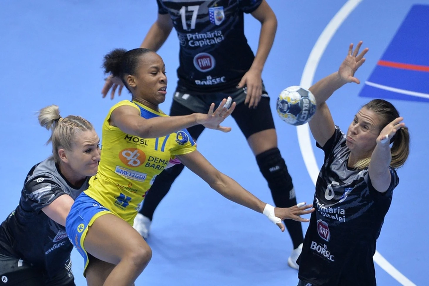 Лига чемпионов. Ростовчанки не будут первыми в группе. Но и с "Дьером" пока разминутся, изображение №2