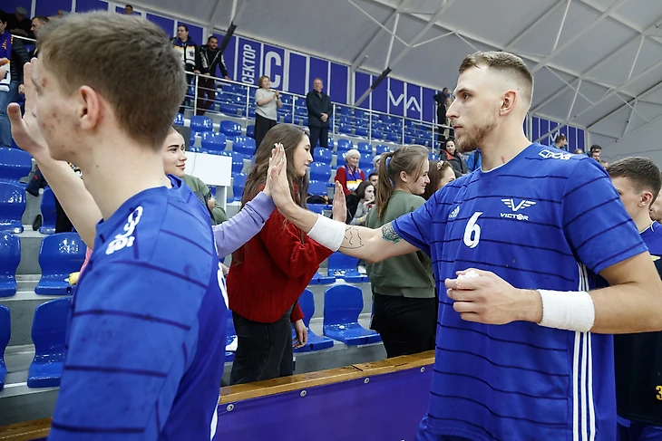 Чемпионат России. Новая метла пока не метет. "Виктор" проиграл в первом матче после отставки Кленова, изображение №3