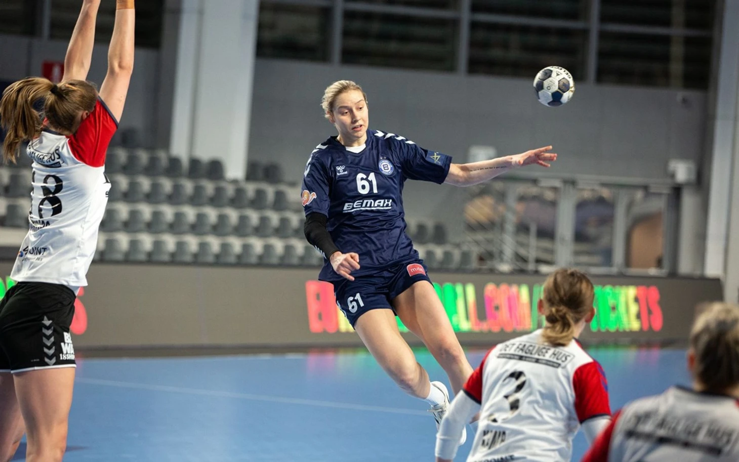 Лига чемпионов. "Мец" прервал победную серию "гадюк", "Дьер" и "Эсбьерг" уже в четвертьфинале, изображение №4