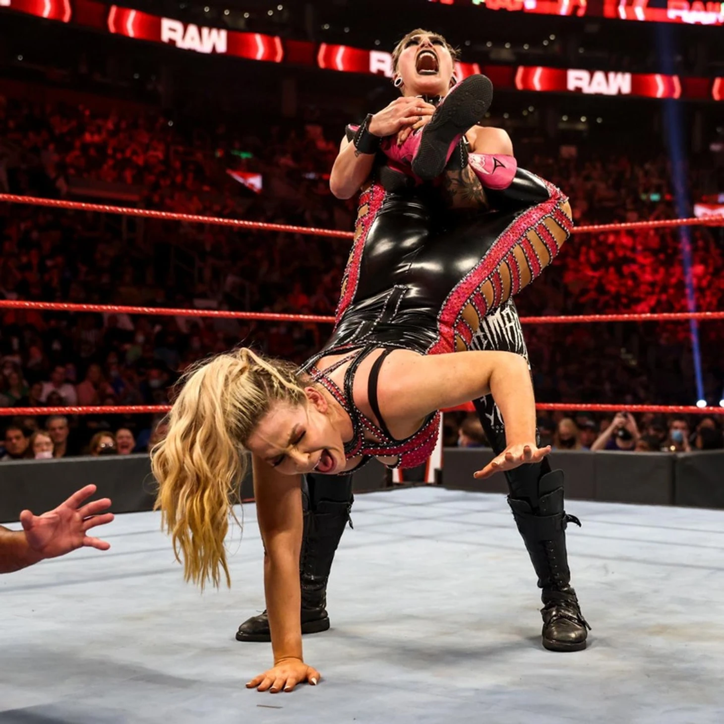 Обзор WWE Monday Night RAW 13.09.2021, изображение №18