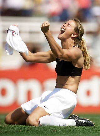 Брэнди Честейн: Как нерабочая левая звезды США на ЧМ-1999 «сохранила будущее женского футбола»