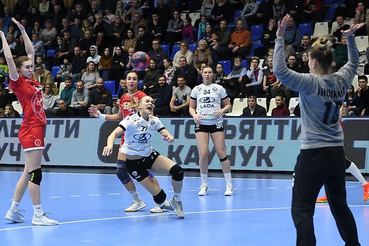 Olimpbet Суперлига. Мюнхаузеновский рецепт ничьей от "Лады" и потерянные после перерыва астраханки, изображение №1