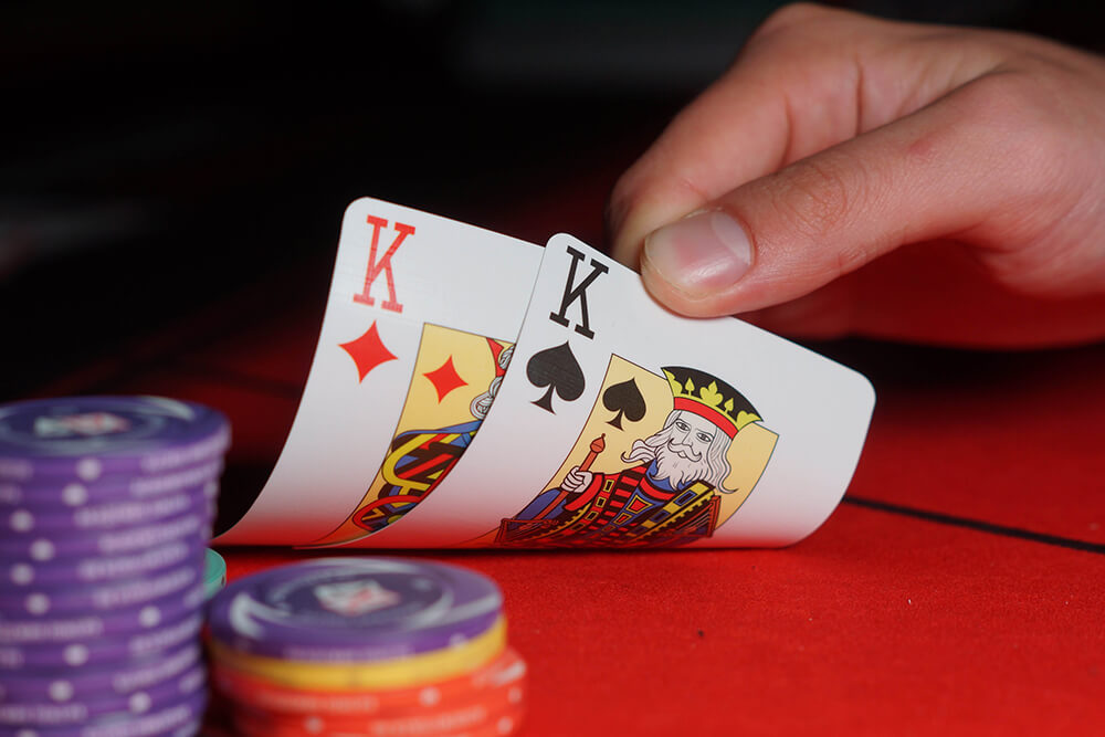 Стратегии игры в покер на разных этапах турнира