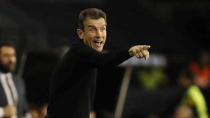 Juan Carlos Unzué дает инструкции во время игры в этот четверг ...