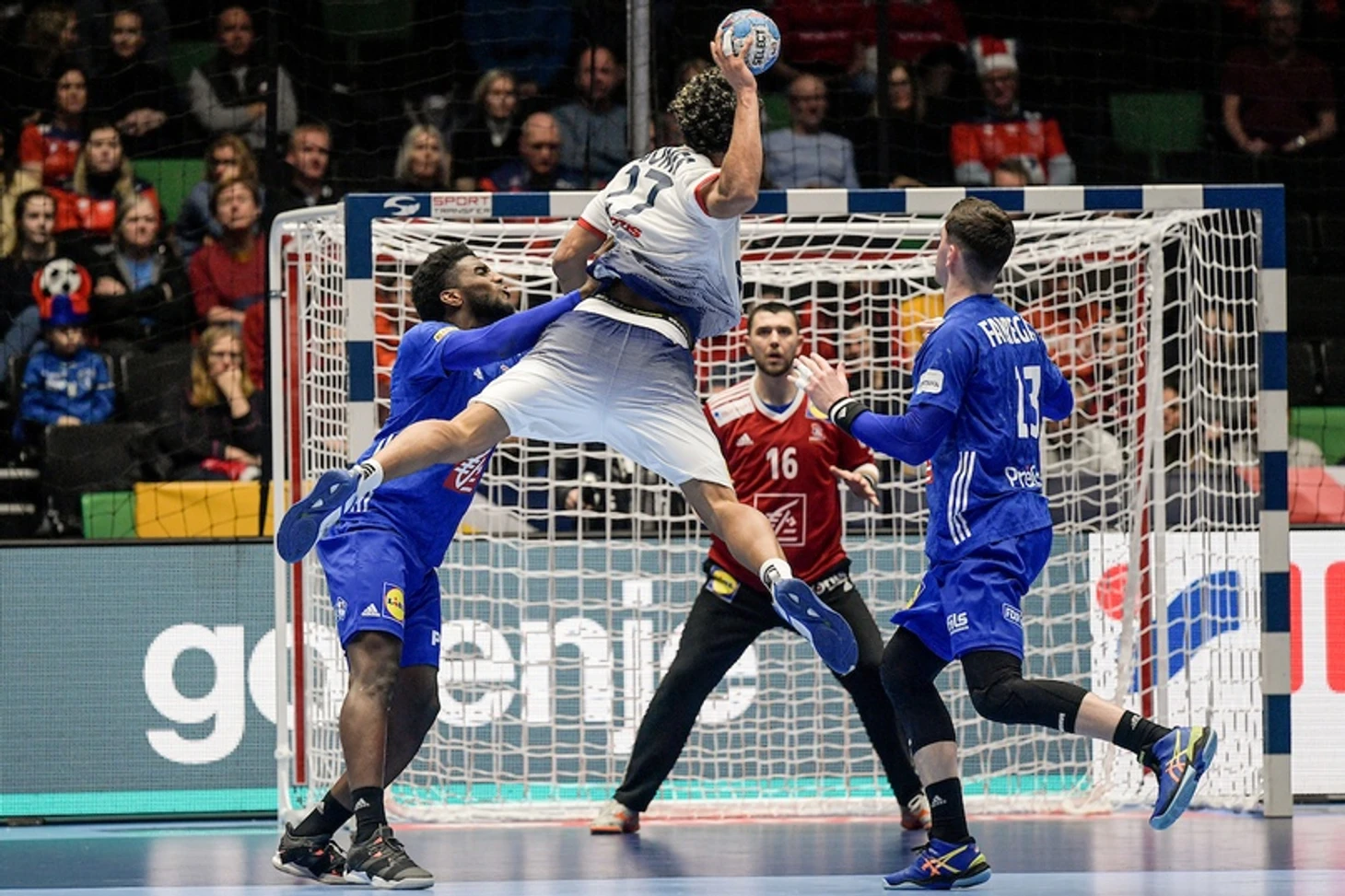 ЧЕ-2020. Сенсация португальцев, несостоявшийся камбэк украинцев и повсеместные "7 на 6", изображение №4