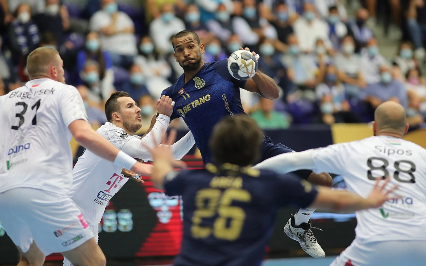 Лига чемпионов. Вечер свиданий с бывшими: Паскуаль vs "Барселона", Блонц vs сенсационный "Эльверум", изображение №5