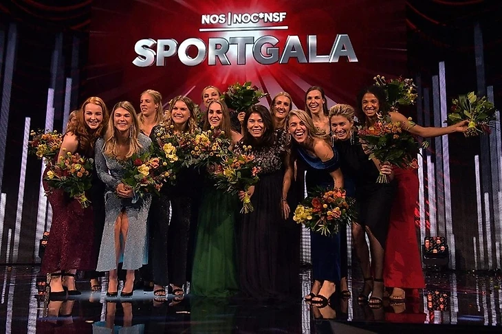 ЧЕ-2019. Екатерина Андрюшина: "До сих пор не верю, что мы это сделали. Но на медаль смотрю — да!", изображение №3