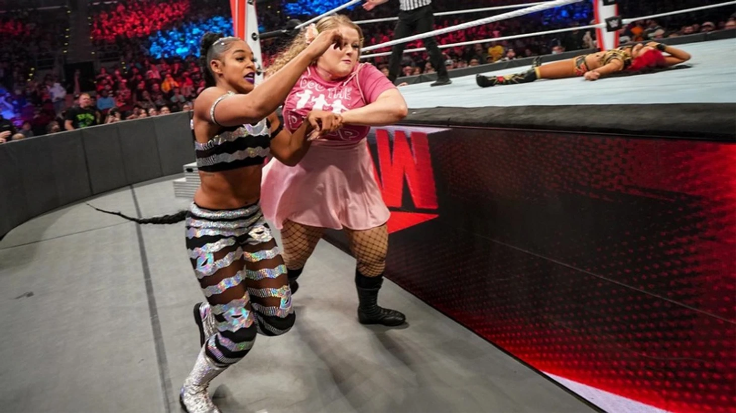 Обзор WWE Monday Night RAW 08.10.2021, изображение №22