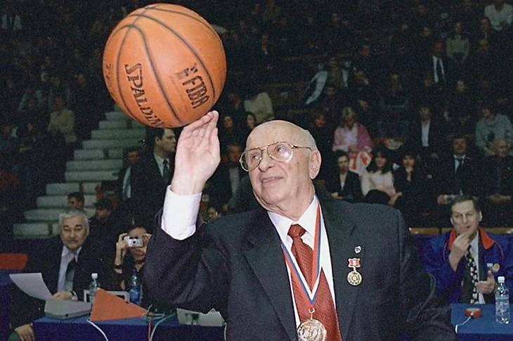 Александр Гомельский