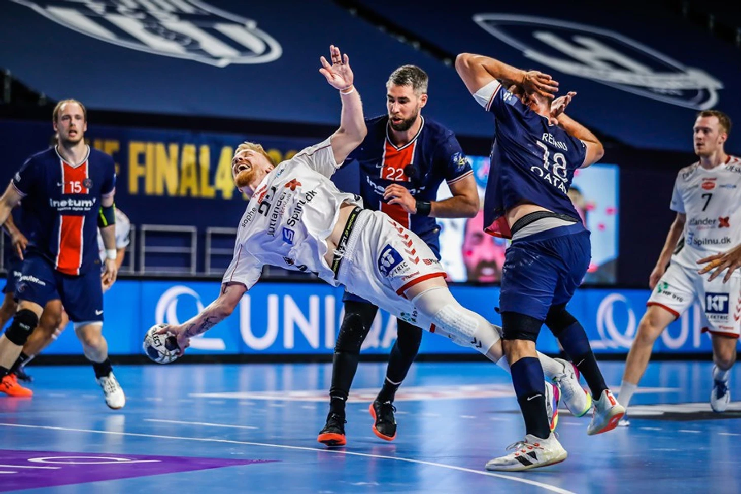 Лига чемпионов. Кельн продолжает творить чудеса: "Ольборг" в финале! А так ли нужна звездная закупка?, изображение №2