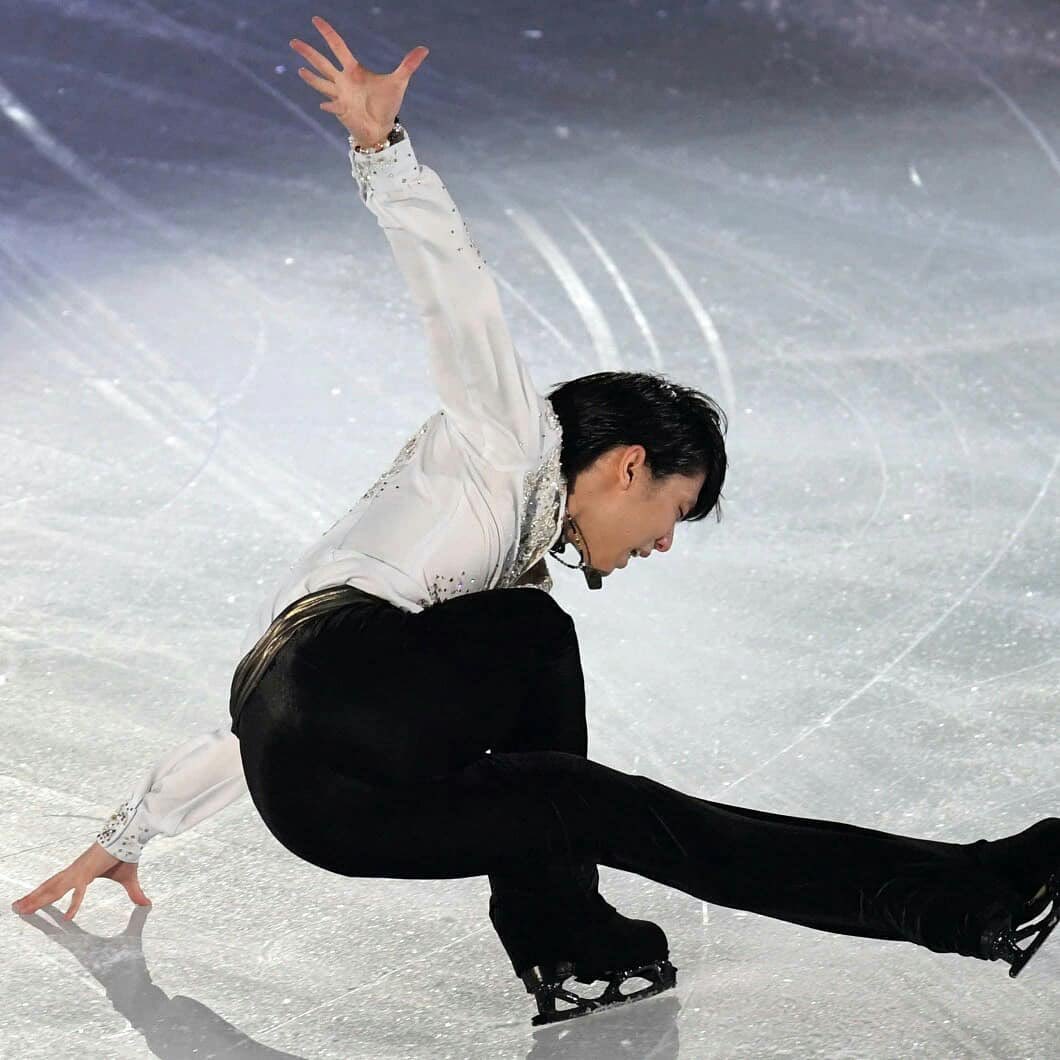 Ледовый день. Олимпийская деревня 80 фигурное катание. Yuzuru Hanyu Skating Boot with Wings. Катанья Крылья. Кот в сапогах фигурное катание.