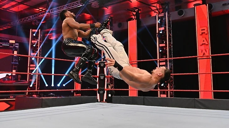 Обзор WWE Monday Night Raw 13.04.2020, изображение №8