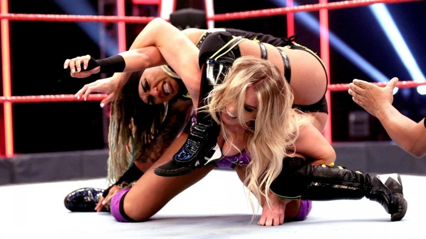 Обзор WWE Monday Night Raw 20.04.2020, изображение №9