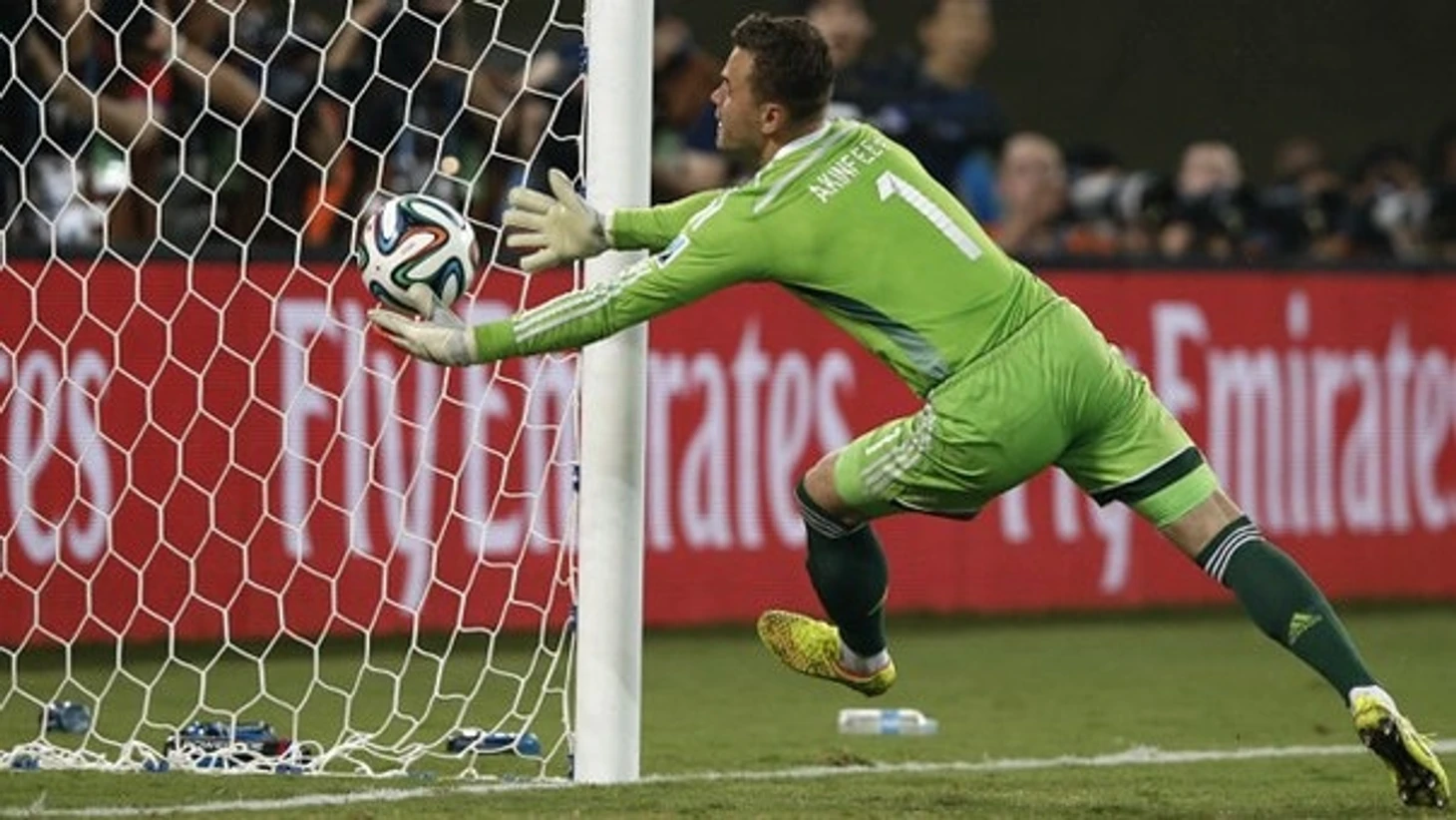 «Мутко бар» и еще 7 заведений, которые поднимут российский футбол с колен