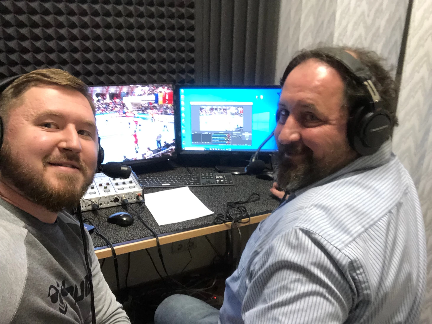 Голоса гандбола. Кирилл Амосов: "Когда Павленко отбил мяч, Артём Гриценко чуть не полетел вниз", изображение №3