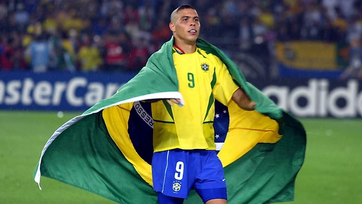 Картинки по запросу роналдо бразилец с кубком мира