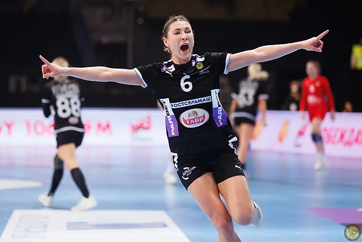 20 вопросов не о гандболе. Юлия Манагарова: "На футболе зарубы серьёзные! Однажды мне нос сломали", изображение №6