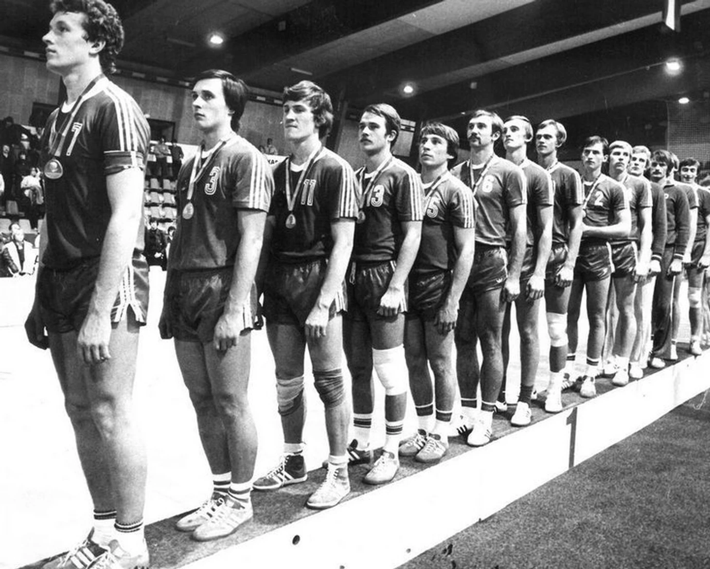 1979. Молодежная сборная России — чемпион мира. Владимир Михута — в конце строя