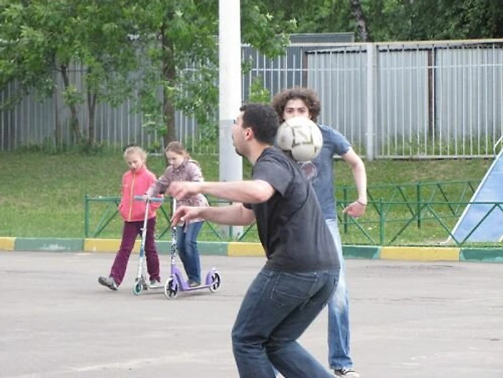 Акробатические номера во время игры в квадрат