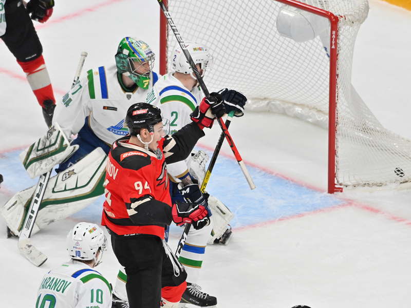 Главный момент игры «Авангарда» с «Салаватом»: Уфа запрашивает просмотр, получает за это удаление и пропускает еще