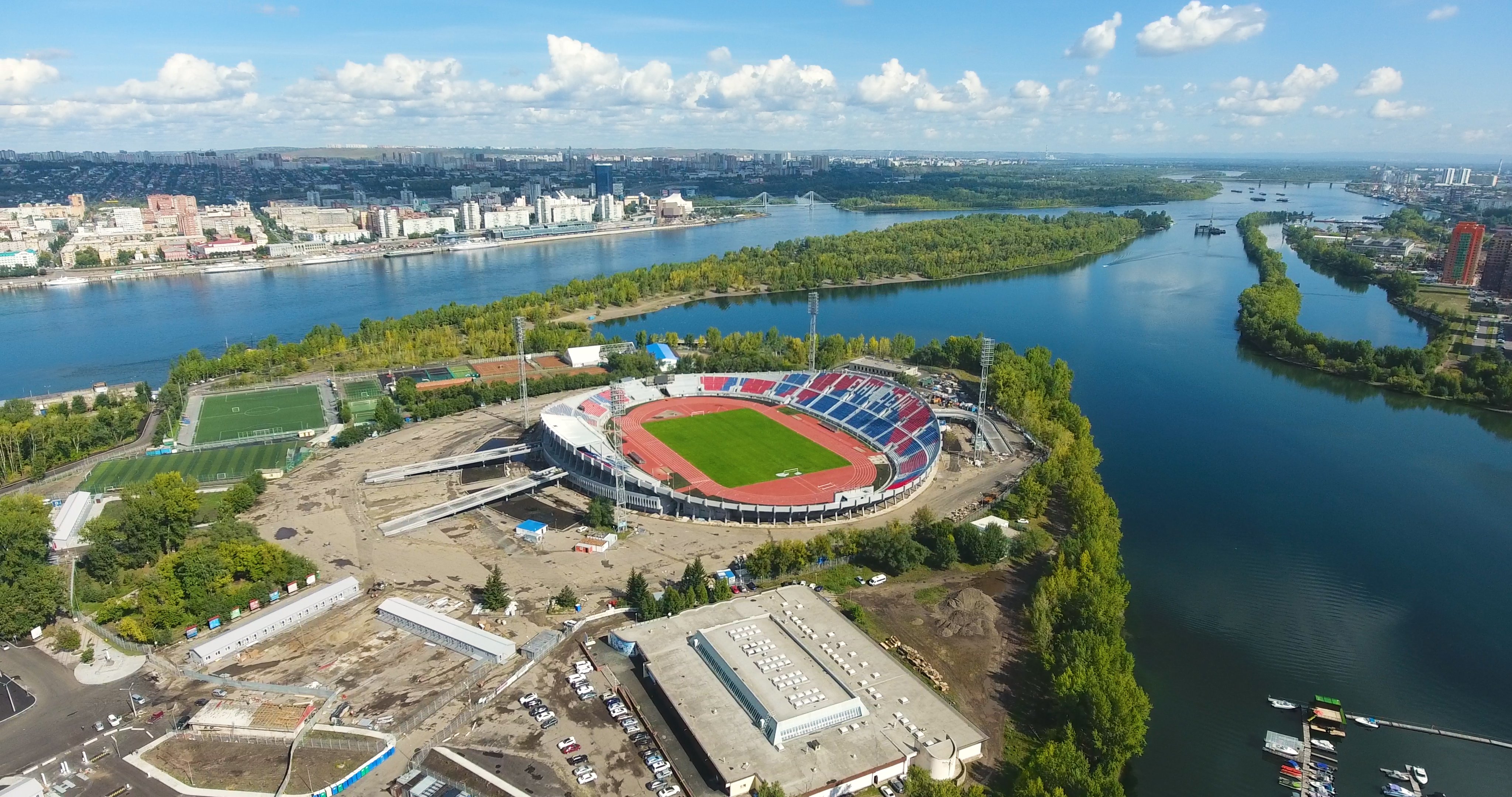 Остров отдыха красноярск. Центральный стадион Красноярск. Центральный стадион Енисей Красноярск. Центральный стадион им Ленинского Комсомола Красноярск. Центральный стадион Красноярск Универсиада.