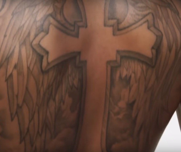 Татуировки креста на спине