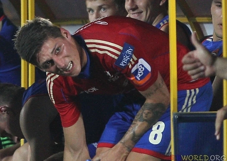 13 июля впервые вышел на поле в красно-синей футболке