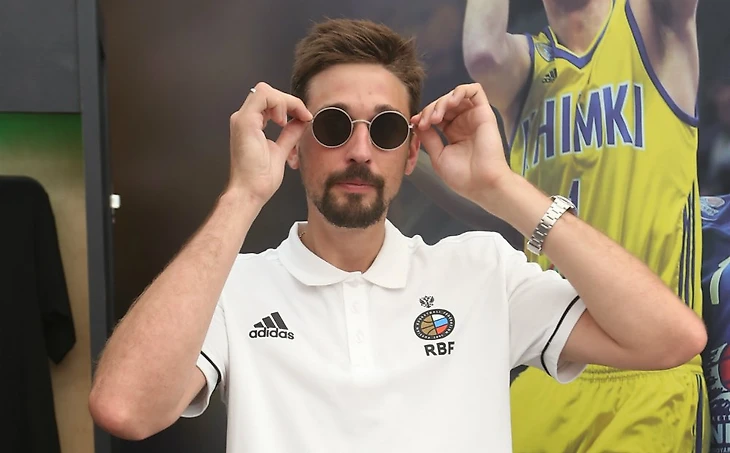 швед в очках