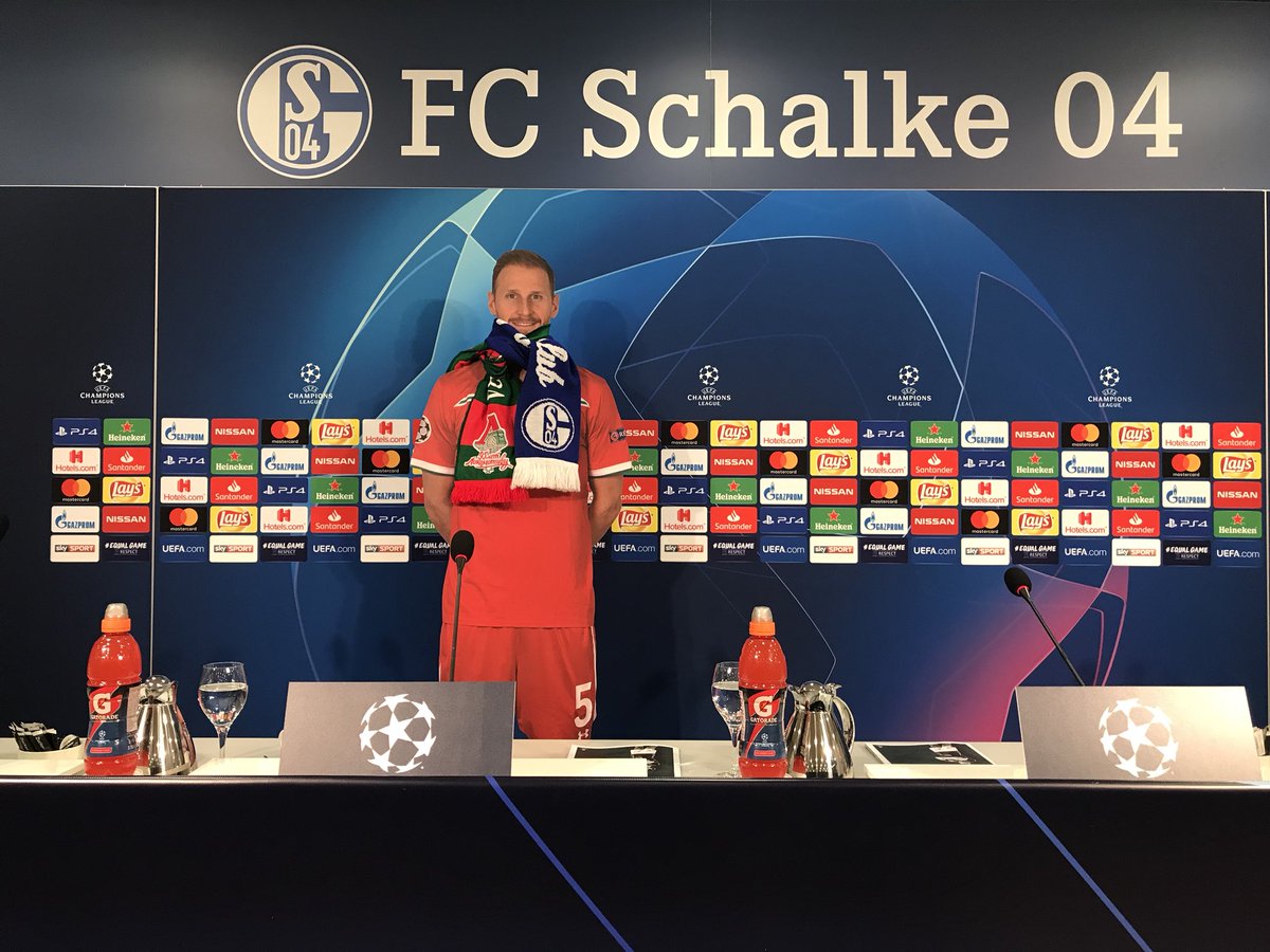 «Локомотив» приехал к «Шальке» и гуляет с картонным Хеведесом