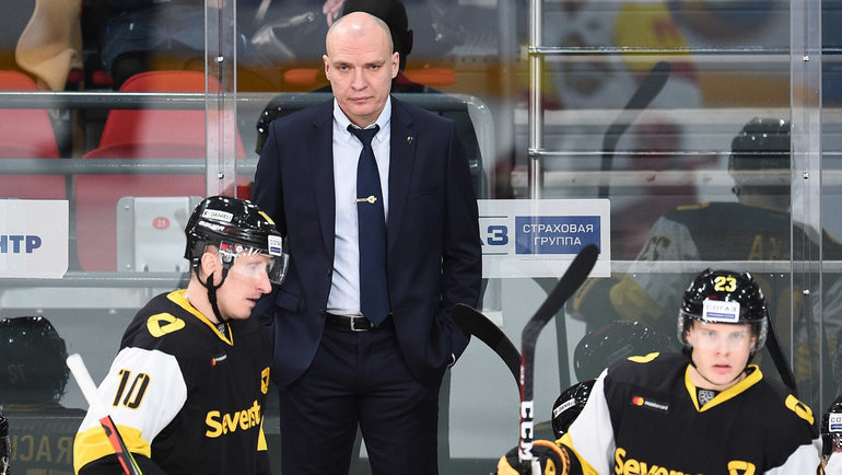 Вы знаете Разина, который дрался и ходил по льду с голым торсом – но его команды всегда играют ярко. Интервью, полное харизмы