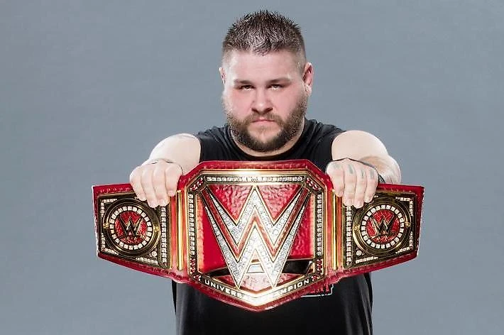 Чемпион Вселенной WWE