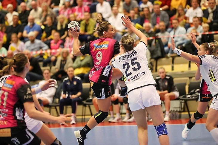 Лига чемпионов. Реванш за город Будапешт. Каплина, Михайличенко и компания победили владельца титула!, изображение №2