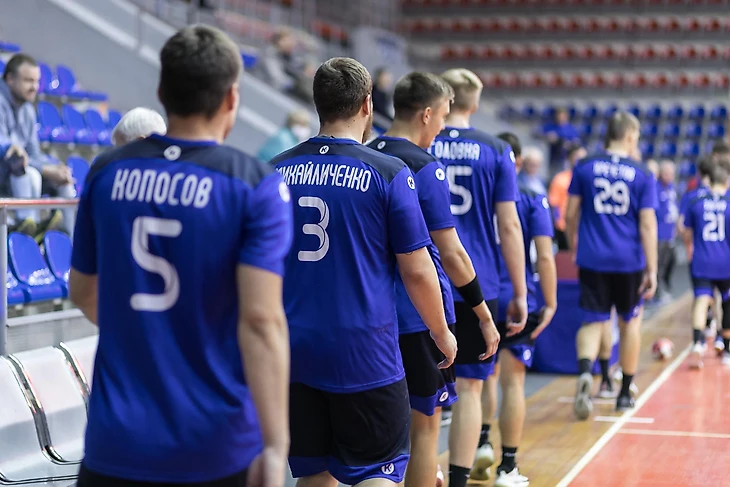 Чемпионат России. Новая метла пока не метет. "Виктор" проиграл в первом матче после отставки Кленова, изображение №4