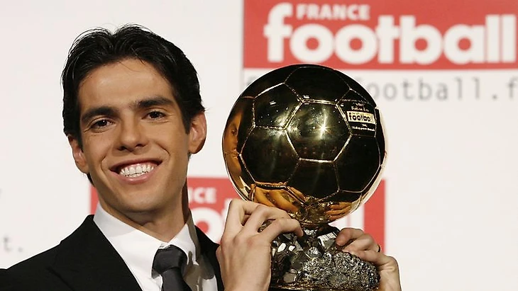 Картинки по запросу роналдо зубастик с золотым мячом 2002