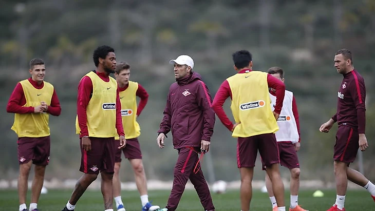 Спартаковцы на тренировке. Фото Александр СТУПНИКОВ, ФК &quout;Спартак&quout;