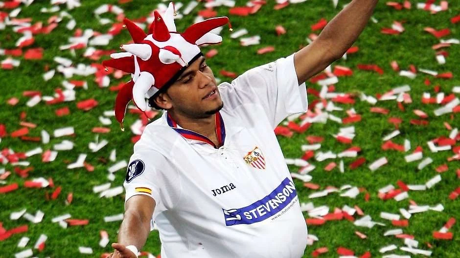 Картинки по запросу DANI ALVES | The right-back was a crucial component of Sevilla's team as they romped to back-to-back Uefa Cup triumphs in 2005-06 and 2006-07.